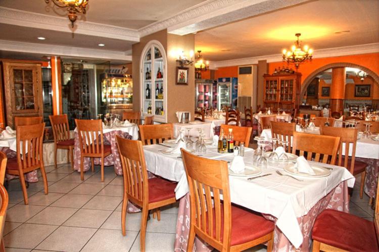Hotel Los Arcos El Alquián المظهر الخارجي الصورة