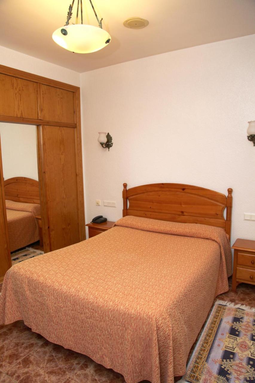 Hotel Los Arcos El Alquián المظهر الخارجي الصورة